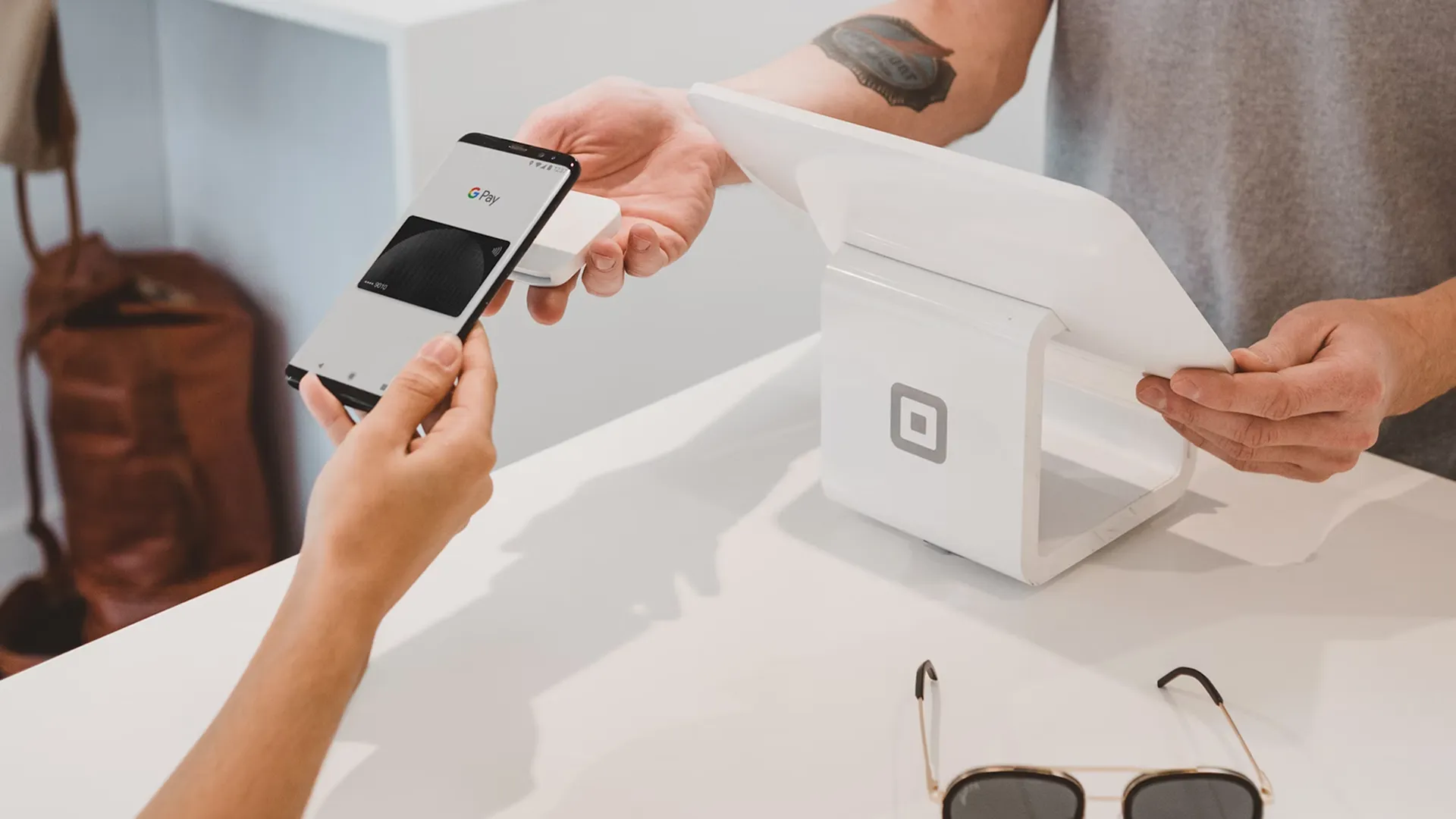 Hero image for the success story: Consumer electronics retail: e-commerce automation across markets